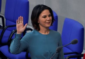 ▲德國新任外交部長貝爾博克宣誓就職。(圖/美聯社/達志影像) ▲德國新任外交部長貝爾博克宣誓就職。(圖/美聯社/達志影像)