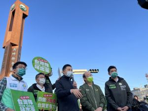 ▲新竹市長林智堅、民進黨立法院黨團總召柯建銘、新竹市黨部主委陳建名等人一同站上園區周圍街頭宣講公投。（圖／民進黨提供）