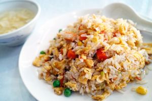 煮炒飯無法粒粒分明?內行曝「1救援神物」:還更添美味 ▲一名女網友在網路詢問如何才能煮出粒粒分明的炒飯,貼文一出立刻引起許多網友討論。(圖/取自Pixabay)