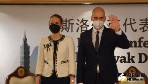 ▲斯洛伐克經濟部政務次長葛力克(Karol Galek)率團訪台舉行記者會。(圖/記者呂炯昌攝,2021.12.09) ▲斯洛伐克經濟部政務次長葛力克(Karol Galek)(右)率團訪台舉行記者會。(圖/記者呂炯昌攝,2021.12.09)