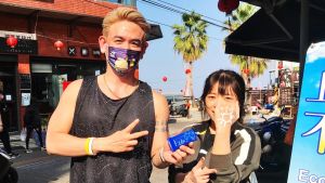 ▲MIT保養品牌推出生態友善防曬乳-小琉球版,包裝設計融入當地著名的「花瓶岩」與「海龜」。(圖/蓓樂膚提供) ▲MIT保養品牌推出生態友善防曬乳-小琉球版,包裝設計融入當地著名的「花瓶岩」與「海龜」。(圖/蓓樂膚提供)