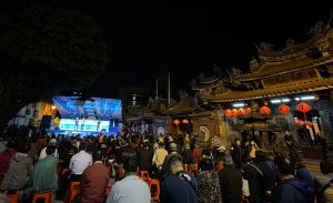 國民黨台中公投宣講三任主席到場 未見顏寬恒、盧秀燕 ▲國民黨今晚移師台中市樂成宮廣場,現場數百民眾參與。(圖/國民黨中央黨部提供,2021.12.10)