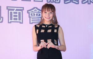林襄 ▲林襄允諾將捐出寫真桌曆二刷的20%收益做公益。(圖/記者葉政勳攝)