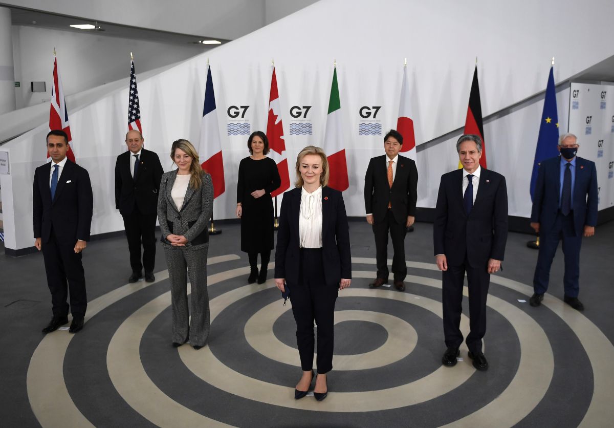 ▲英國外交大臣特拉斯（前中）12日發布G7主席國聲明，重申台灣海峽和平穩定的重要性。（圖／美聯社／達志影像）