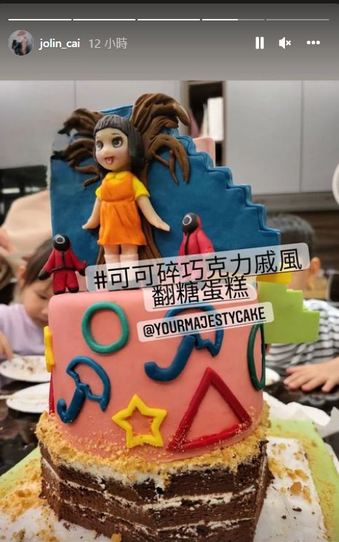 ▲蔡依林製作的翻糖蛋糕是巧克力戚風，是外甥女指定口味。（圖／翻攝蔡依林IG）