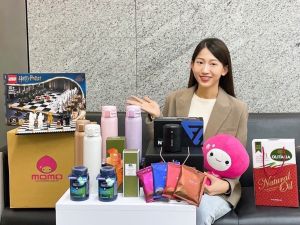 ▲momo富邦媒《12.12年終盛典》正慶12/10起正式引爆,COACH兩用包下殺2折起。(圖/momo提供) ▲momo富邦媒《12.12年終盛典》正慶12/10起正式引爆,COACH兩用包下殺2折起。(圖/momo提供)