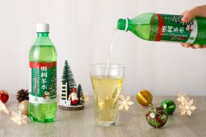 絕版回歸!奧利多「懷舊玻璃瓶」重出江湖 聖誕限賣曝光 ▲奧利多水寡醣碳酸飲料,每瓶585ml,建議售價25元。(圖/金車提供)