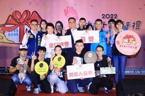 台中十大伴手禮首獎揭曉 「歐客佬」三大獎落袋是大贏家 ▲「歐客佬精品咖啡」是最大贏家,包辦十大伴手禮首獎,現場人氣獎及金口碑獎三大獎項。(圖/市府提供)