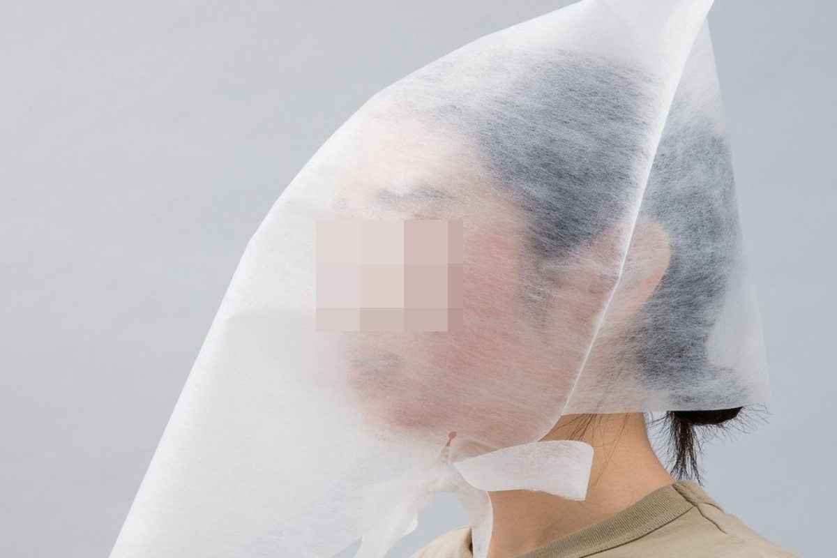 ▲日本許多服飾店要求女性客人試穿衣服前先戴上「白色頭套」，真實用途曝光。（圖／翻攝自twitter帳號teamfuwafuwa）