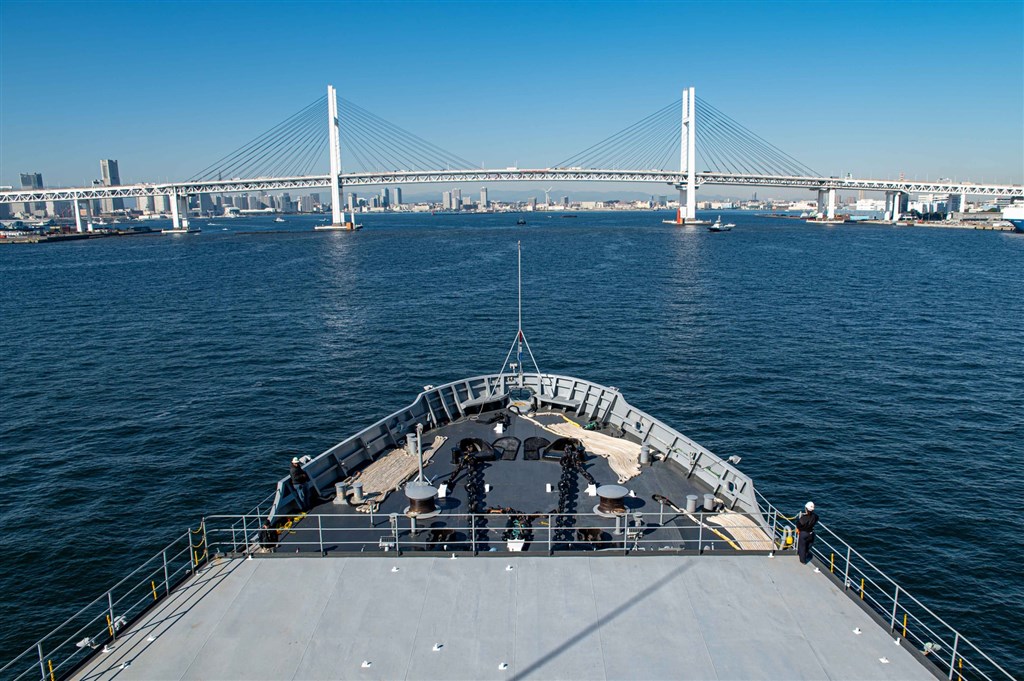 ▲美國海軍的潛水母艦法蘭克凱博號（圖）自11月以來接連泊靠日本各地港口積極「亮相」，是睽違6年再度泊靠日本。（圖取自facebook.com/FrankCableAS40）