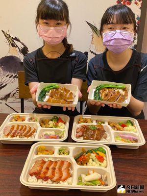 金鐘燒臘展現「斬料」文化 吃多少「斬」多少僅供外帶 ▲金鐘燒臘展現「斬料」文化,除了提供「斬料」外帶,也同步推出燒臘便當,有三款選擇。(圖/記者金武鳳攝,2021.12.14)
