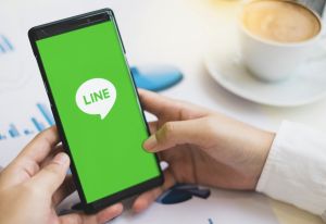 ▲勞動部運用移工常用的LINE通訊軟體，於今年5月設置「LINE@移點通」，提供即時防疫及移工在臺工作生活及工作權益資訊。（示意圖／shutterstock）