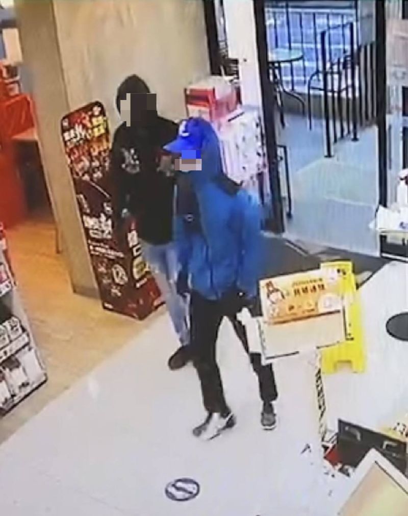 ▲林姓男子一行3人持槍搶劫超商，2小時便遭警方逮回。（圖／翻攝畫面）