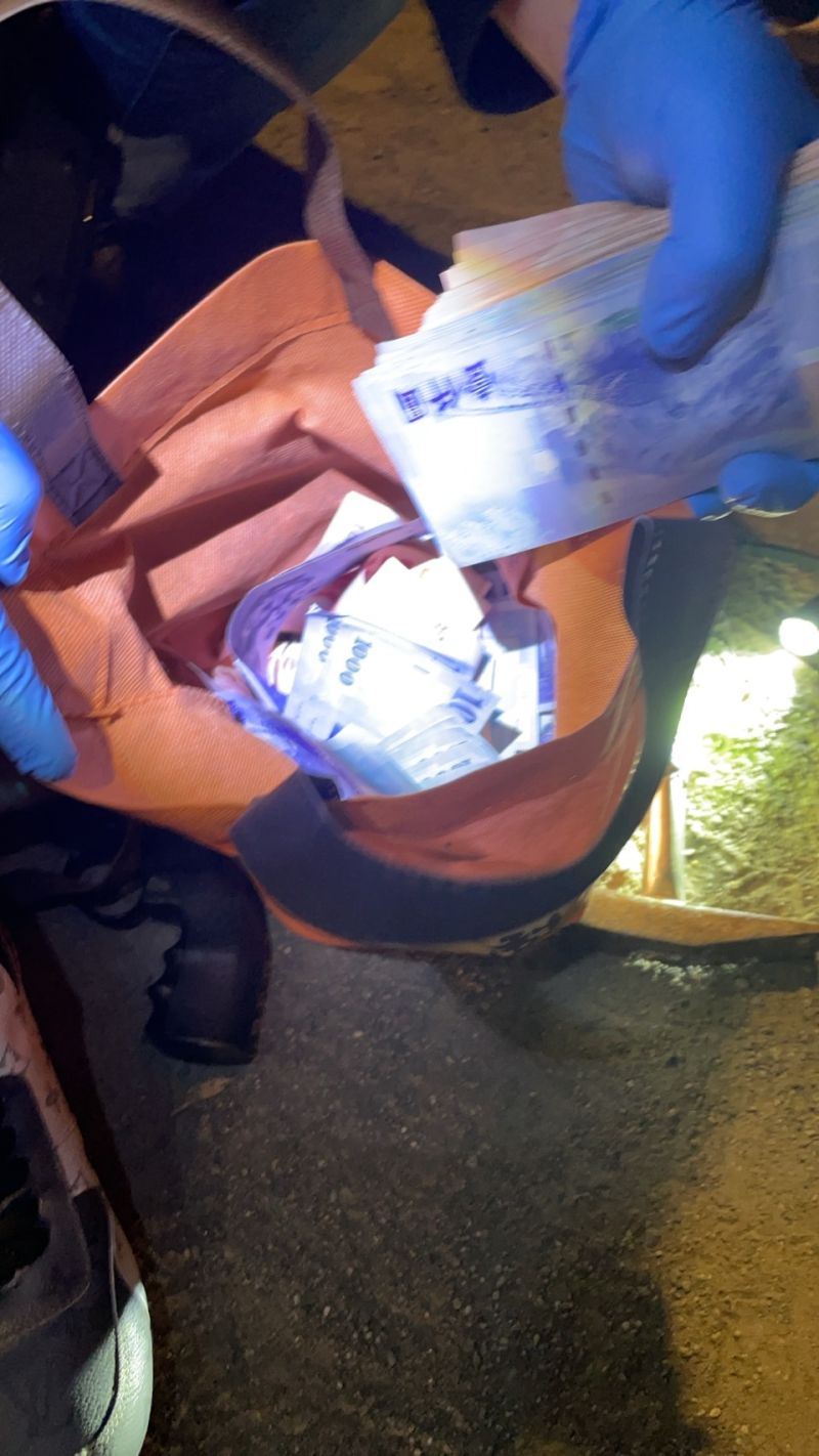 ▲林姓男子一行3人持槍搶劫超商，2小時便遭警方逮回。（圖／翻攝畫面）