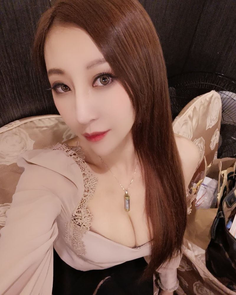 ▲▼梁布丁是鄧佳華前經紀人。（圖／梁布丁臉書）