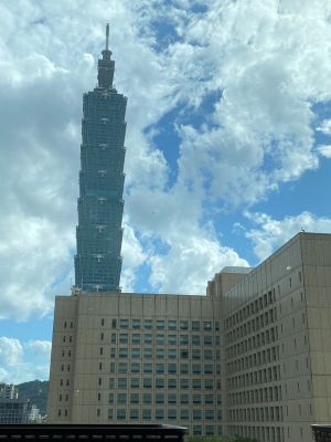 ▲主播劉芯彤就透露,身邊有位住信義計畫區的有錢太太,穿用都是平價貨,並曝光她的「真實生活」。(圖/翻攝自劉芯彤臉書) ▲主播劉芯彤就透露,身邊有位住信義計畫區的有錢太太,穿用都是平價貨,並曝光她的「真實生活」。(圖/翻攝自劉芯彤臉書)