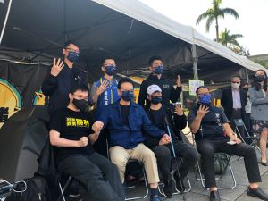 趙少康、楊植斗 ▲趙少康今(16)日前往中正紀念堂探視絕食中的國民黨副發言人楊植斗、黃士修。(圖/記者羅婉庭攝,2021.12.1)