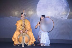 ▲即將推出的跨域原創作品中,包含YK樂團的創作樂曲,轉化為《雙月樂途》音樂小說轉載。(圖/記者葉政勳攝 , 2021.12.16) ▲即將推出的跨域原創作品中,包含YK樂團的創作樂曲,轉化為《雙月樂途》音樂小說轉載。(圖/記者葉政勳攝 , 2021.12.16)