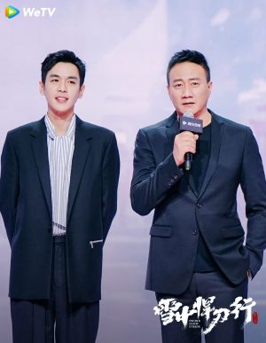 ▲張若昀（左）與胡軍在《雪中悍刀行》劇中飾演父子。（圖／WeTV提供）