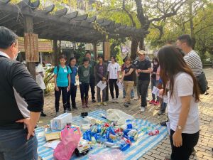 報導 ▲「台中烏溪川廢快篩調查」富邦人壽號召在地同仁參與執行,成為「公民科學家」,並培訓全台近3萬名同仁為「環境友善大使」,發揮每位同仁綠色影響力,共同打造河川與全民共生的生活環境。(圖/資料照片)