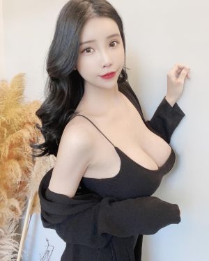 錢昱慈 ▲錢昱慈因為與前男友分手,怒砸30萬元豐胸成F罩杯。(圖/翻攝錢昱慈IG)