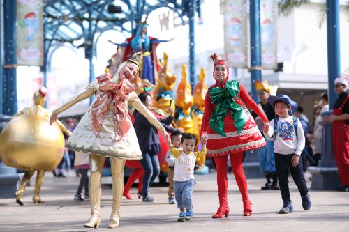 ▲花蓮遠雄海洋公園推出即日起至9月5日為止，凡軍人、警察與消防員持有效證件，並搭配一位同行者臨櫃購買全票990元，軍、警、消本人即可免費入園。（圖／花蓮遠雄海洋公園提供）