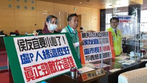 朱侯相鬥燕子得利?民代挖苦盧秀燕「有潛力選總統」 ▲綠營議員酸不表態的盧秀燕,是藍營最有潛力的總統候選人,盧要對方莫見縫插針。(圖/記者顏幸如攝,2021.12.17)