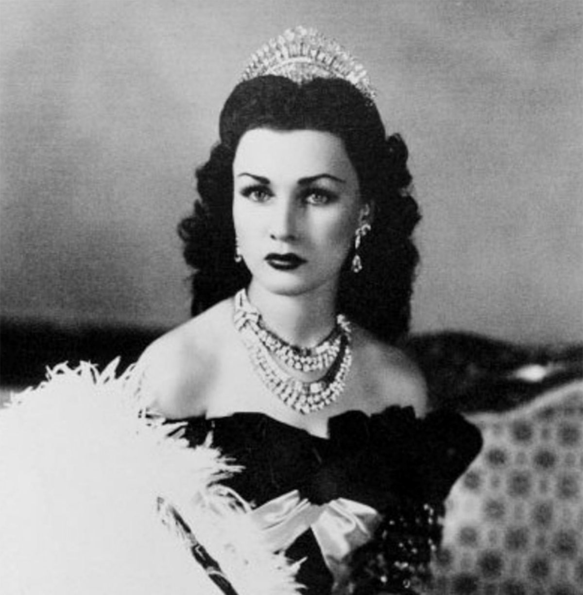▲年輕時的法絲亞，美貌、氣質兼具，一度有埃及最美公主的稱號，後來更成為伊朗王后。（圖／美聯社／達志影像）
