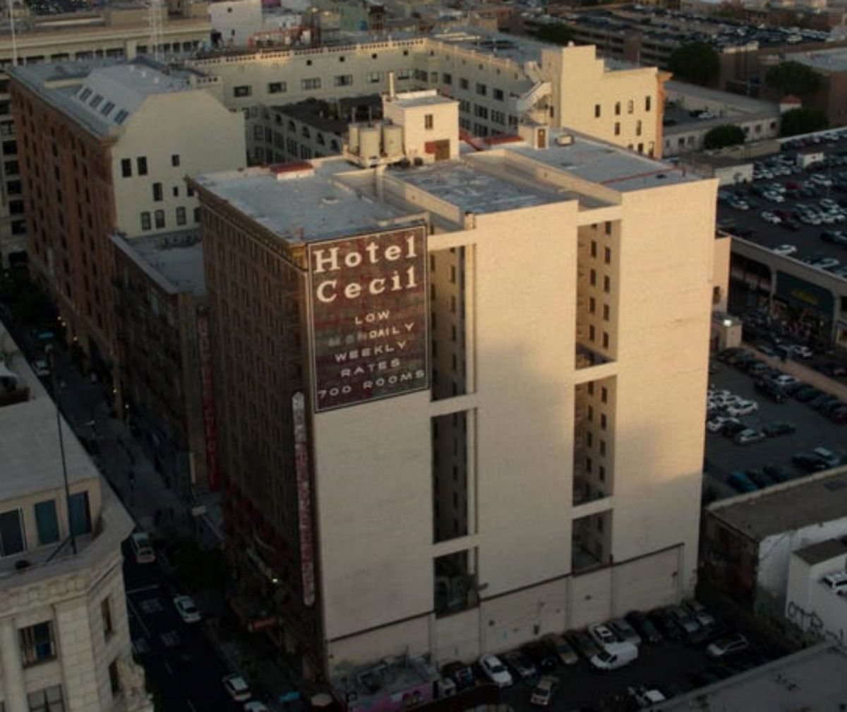▲位於洛杉磯市中心的塞希爾飯店，近日轉型為平價住宅，出租給中低收入戶。（圖／翻攝自Insider）