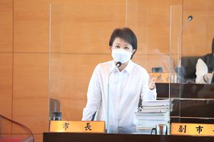 中二補選綠議員批市府不中立 盧秀燕:別拿公務員出氣 ▲被質疑中市府行政不中立,盧秀燕要議員「別拿公務員出氣」。(圖/台中市政府提供,2021.12.17)