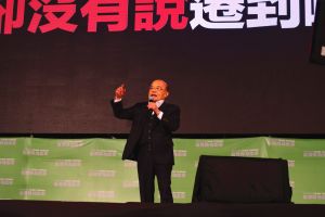 蘇貞昌 ▲行政院長蘇貞昌表示,正確的決定,有好的結果,錯誤的政策就要承擔後果,請大家投下四個不同意。(圖/記者鄭婷襄攝,2021.12.17)