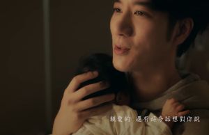 王力宏 ▲王力宏在創作歌曲《親愛的》MV,飾演珍惜女兒的慈父。(圖/翻攝王力宏YouTube)