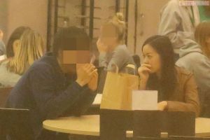 日本皇室佳子公主 ▲佳子公主(右)在英國留學期間與陽光理科男經常一起吃飯。(圖/翻攝《週刊女性》)