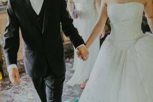 結婚 ▲有網友好奇「女藝人中誰嫁得最好」,貼文一出,網友全喊她,不僅老公寵,連婆婆也超愛她。(示意圖,圖中人物與當事者無關/擷取自pexels)