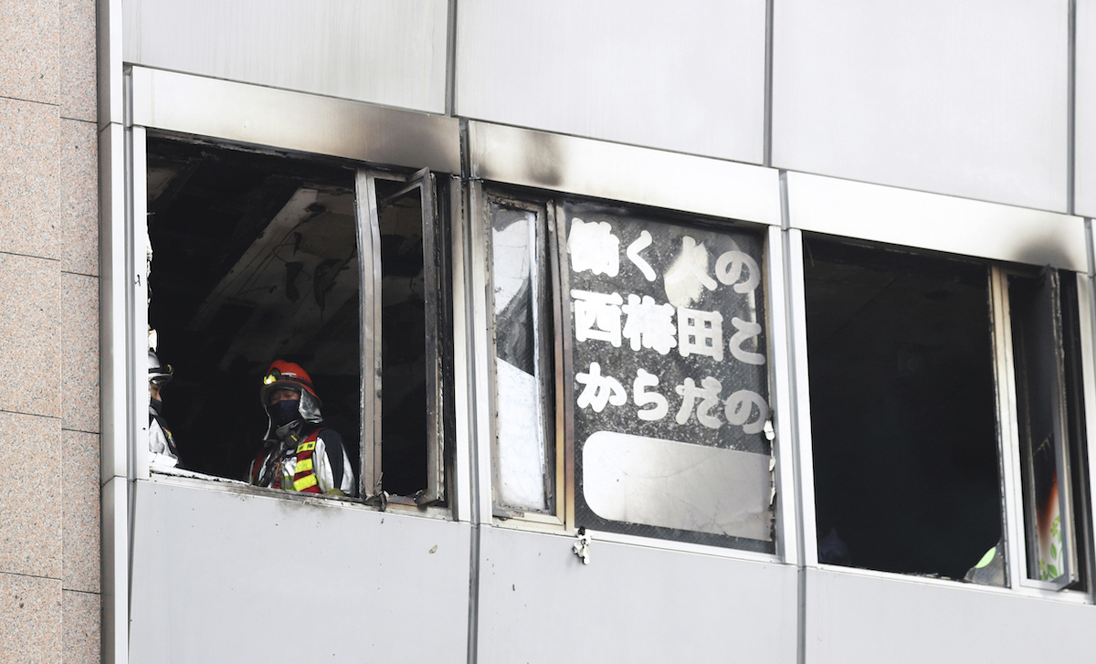 ▲日本大阪一間診所17日發生縱火案，導致25人死亡。（圖／美聯社／達志影像）