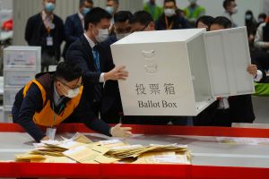 ▲香港前立法會議員羅冠聰表示，投票率低，顯示出香港人並沒有自由和公平的選舉。（圖／美聯社／達志影像）