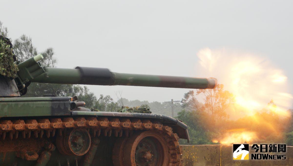 ▲CM11戰車105公厘戰車砲發射。(圖／記者呂炯昌攝，2021.12.21)