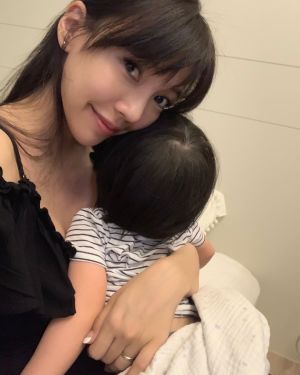 ▲李靚蕾IG上曝光的衣著都很素雅。(圖/李靚蕾IG) ▲李靚蕾IG上曝光的衣著都很素雅。(圖/李靚蕾IG)