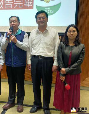 壽豐農會力挺台灣農創 爭取東部總代理創造台灣農業共好 ▲壽豐農會總幹事黃啟祥(左)、台灣農創公司董事長黃景建(中)、台灣農創執行長紀淑如。(圖/記者金武鳳攝,2021.12.22)