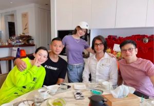 ▲徐若瑄(中)一場5人飯局演變成捍衛名譽風暴,想必是她始料未及。(圖/徐若瑄IG) ▲徐若瑄(中)一場5人飯局演變成捍衛名譽風暴,想必是她始料未及。(圖/徐若瑄IG)