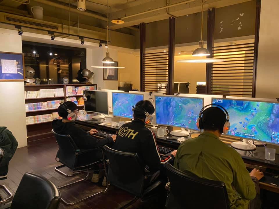 ▲因為科技生活趨勢的改變，進而導致不少網咖消失以及沒落，但你是否發現當今還是有許多網咖屹立不搖呢？（圖／取自戰略高手忠孝店粉專）