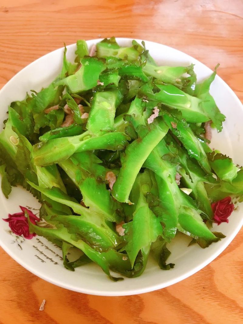 ▲女網友分享神秘蔬菜。（圖／翻攝自家常菜臉書）