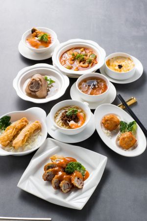 ▲台南擔仔麵推新經濟午餐，30道創意海鮮小吃，一次享足台灣在地傳統美食。（圖／業者提供）