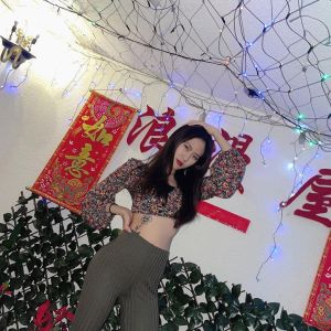 ▲浪漫屋用發號碼牌的方式,輪到的人可以唱歌,或是點播舞曲跳舞。(圖/取自IG@chenyuan0126) ▲浪漫屋用發號碼牌的方式,輪到的人可以唱歌,或是點播舞曲跳舞。(圖/取自IG@chenyuan0126)