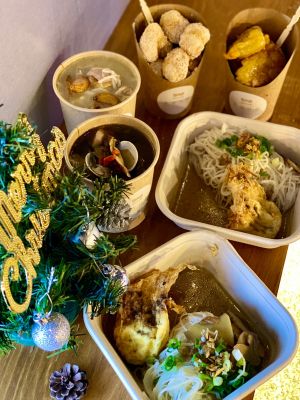 聖誕滑冰市集爆夯「什鍋、義麵」初登場 網推:年末最狂 ▲現場供應菜色豐富,主食、湯鍋到甜點都有。(圖/記者蕭涵云攝)