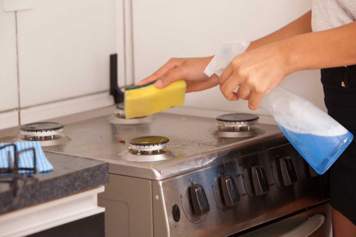 ▲廚房油污是許多民眾大掃除時覺得最難清潔的部分。（示意圖／取自photoAC）