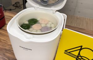 ▲486團購指出,THOMSON微電腦舒肥陶瓷萬用鍋外觀精緻美型,輕巧便攜,租屋族、辦公室都方便使用。(圖/486團購提供) ▲486團購指出,THOMSON微電腦舒肥陶瓷萬用鍋外觀精緻美型,輕巧便攜,租屋族、辦公室都方便使用。(圖/486團購提供)