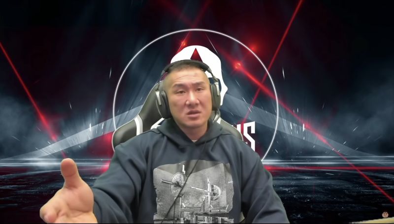 ▲館長開直播談論對藝人呼麻事件的看法。（圖／館長惡名昭彰YouTube）