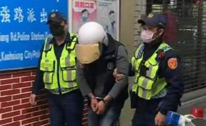 酒駕男肇事撞死慈母被押解移送 ▲高雄酒駕男肇事撞死慈母,27日被押解移送至地檢署偵訊。(圖/翻攝畫面)