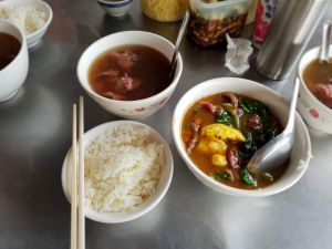 ▲原PO認為台南牛肉湯一碗要價兩至三百元，實在太貴。（示意圖／記者李惠婷攝）